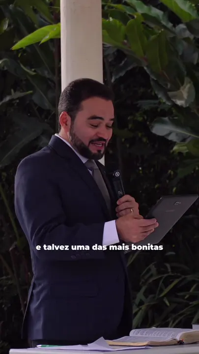 Daniel conduzindo uma cerimônia