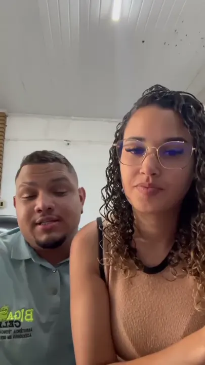 Casal gravando o depoimento
